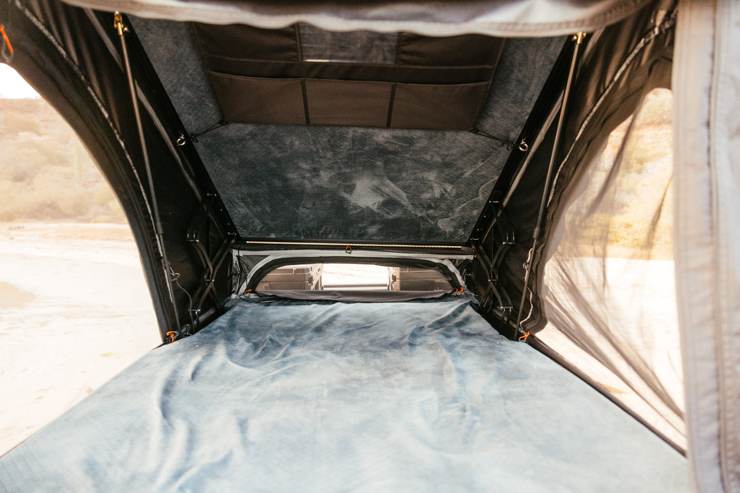 Roam- The Desperado Hardshell Rooftop Tent
