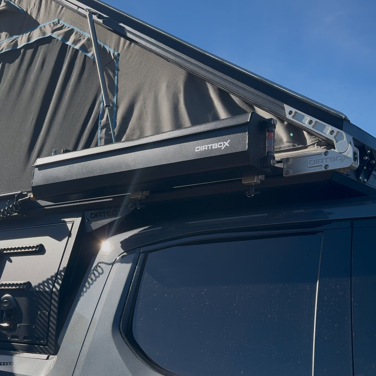 Dirtbox- Side Hanging Pressurized Water Tank