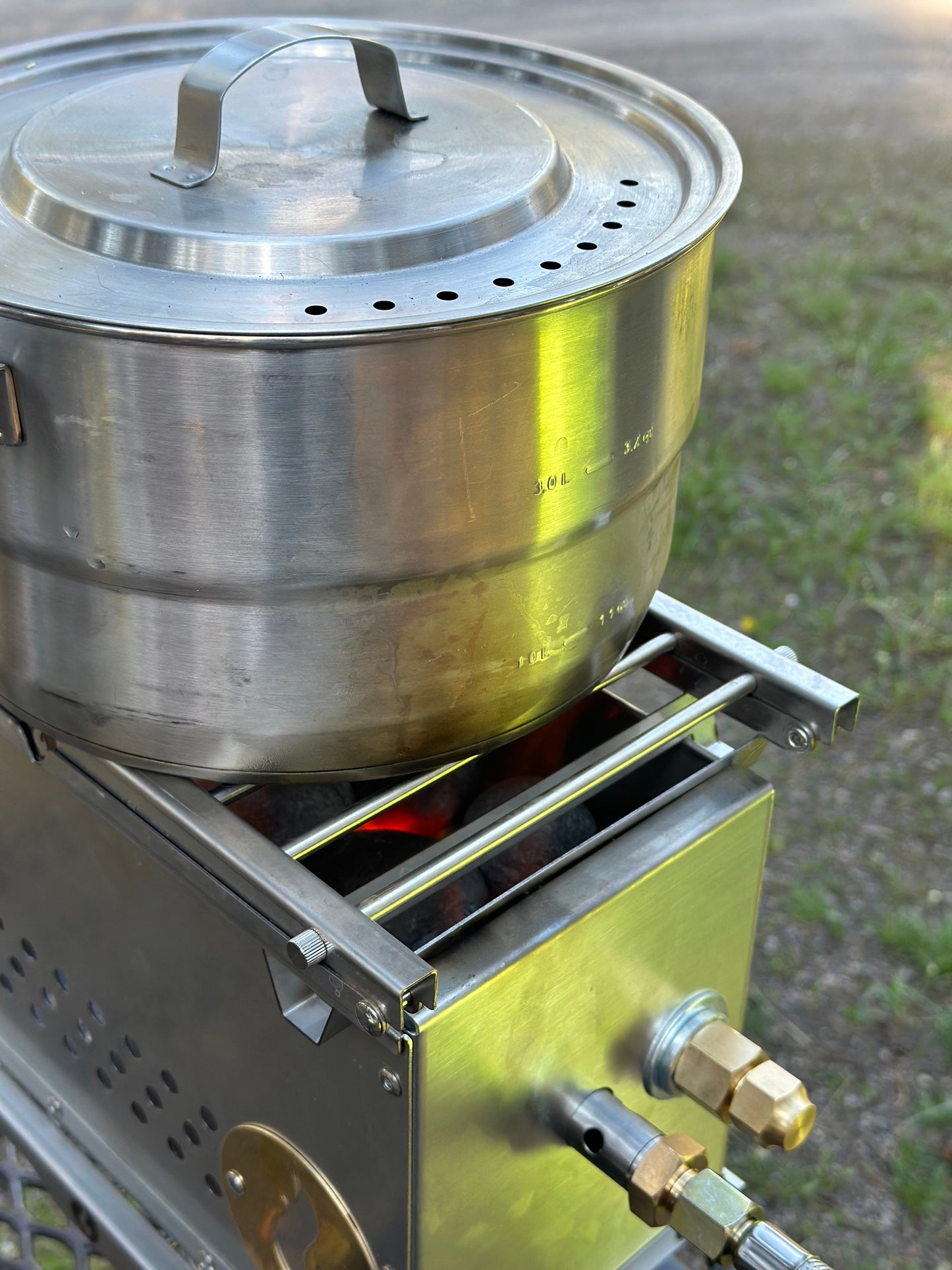 LavaBox- Over Under Grill Thingy: Stand and Grill In One!