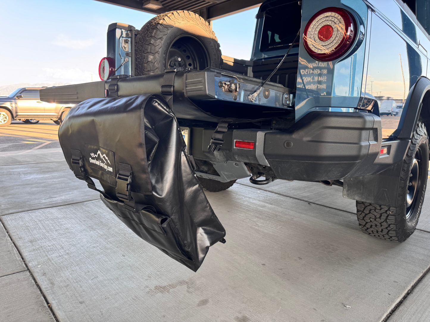 OverlandGearGuy- Tailgate Trash Bag Gladiator - Tacoma - Ram - Rivian -QuarterMaster