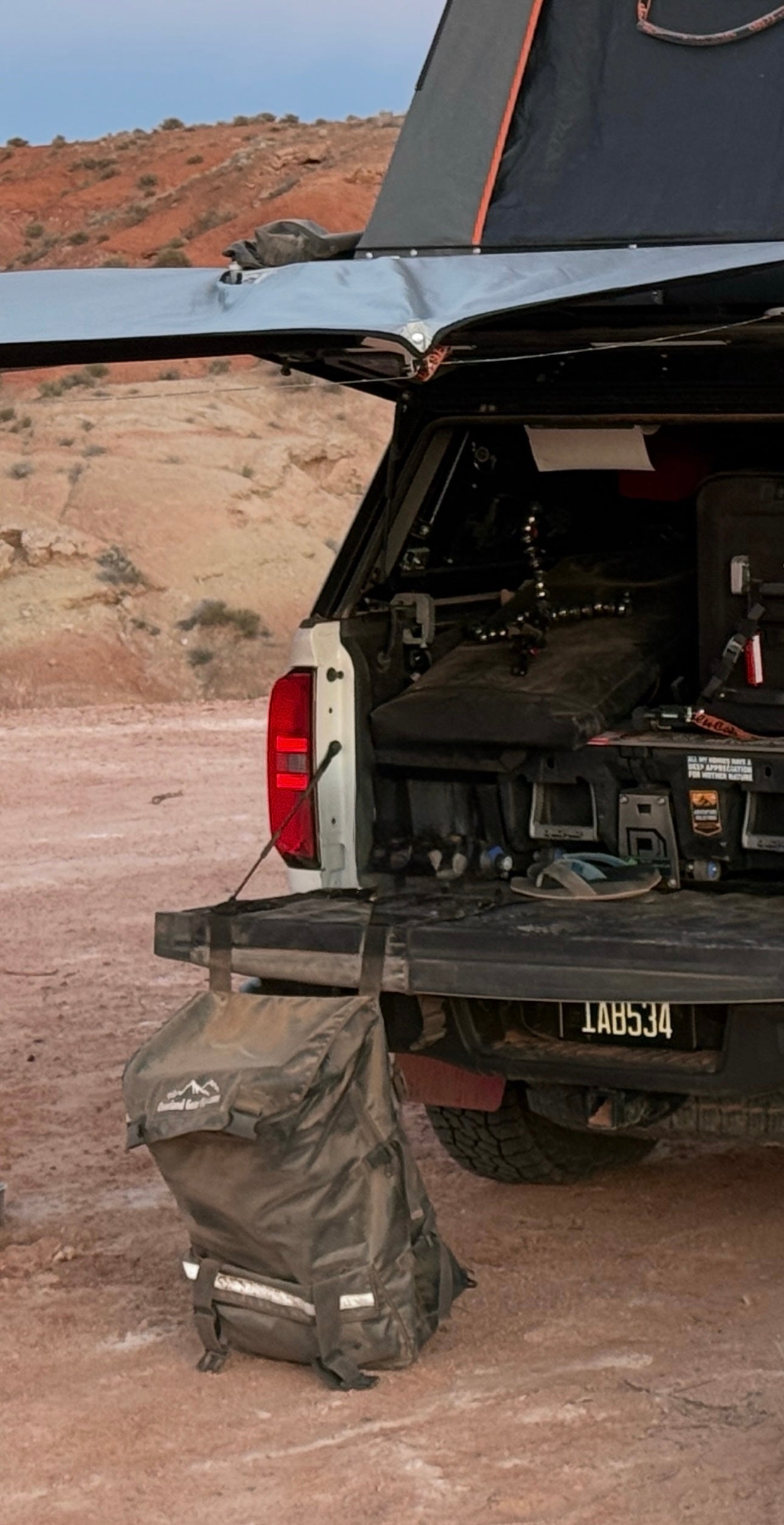 OverlandGearGuy- Tailgate Trash Bag Gladiator - Tacoma - Ram - Rivian -QuarterMaster